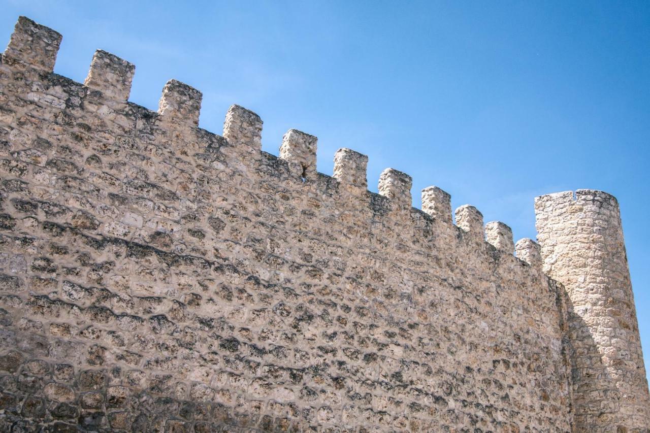 Casas La Muralla De Bodegas Marcos Penafiel Exterior photo